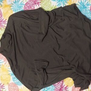 Super soft almost turtle neck by Lou and grey! Wears oversized.